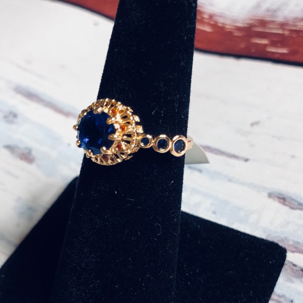 NWT Blue Stone Goldtone Jeweled Ring 6 - Picture 3 of 10